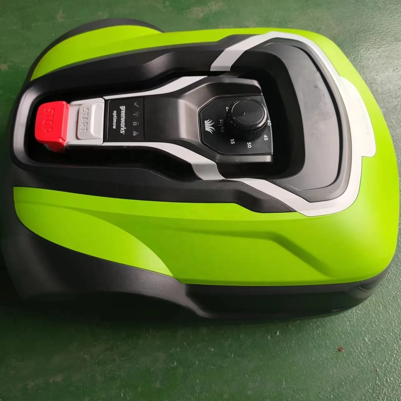 หุ่นยนต์ตัดหญ้าอัตโนมัติไร้สาย - Smart Garden Is บทวิจารณ์และราคา